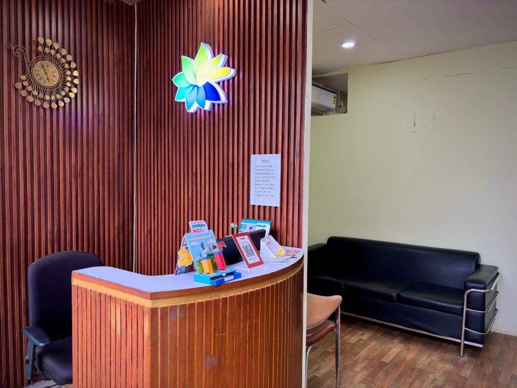 "Advanced diagnostic medical equipment, including CGMS sensor technology, used for precise Diabetes Treatment in Gurgaon at HDK Clinic."